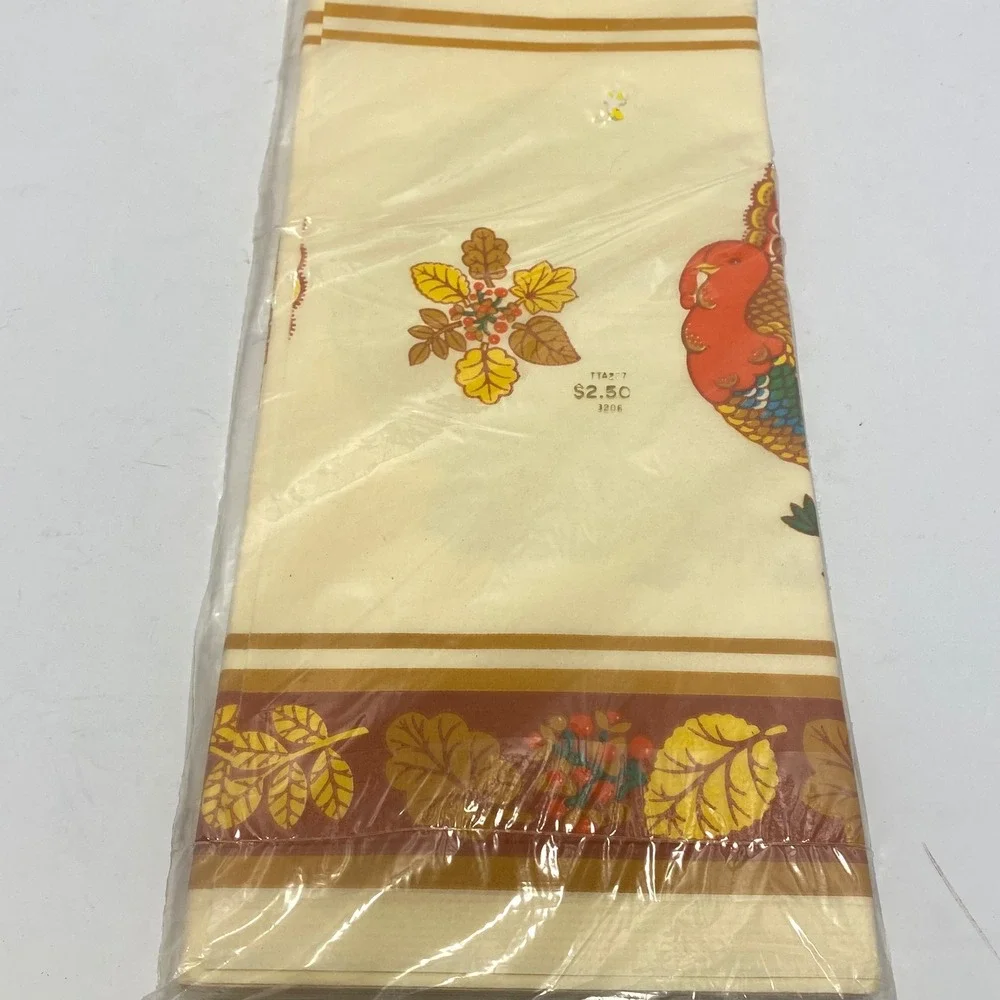 Hallmark Table Cover 60x102 Cream New Vintage Thanksgiving Turkey Border